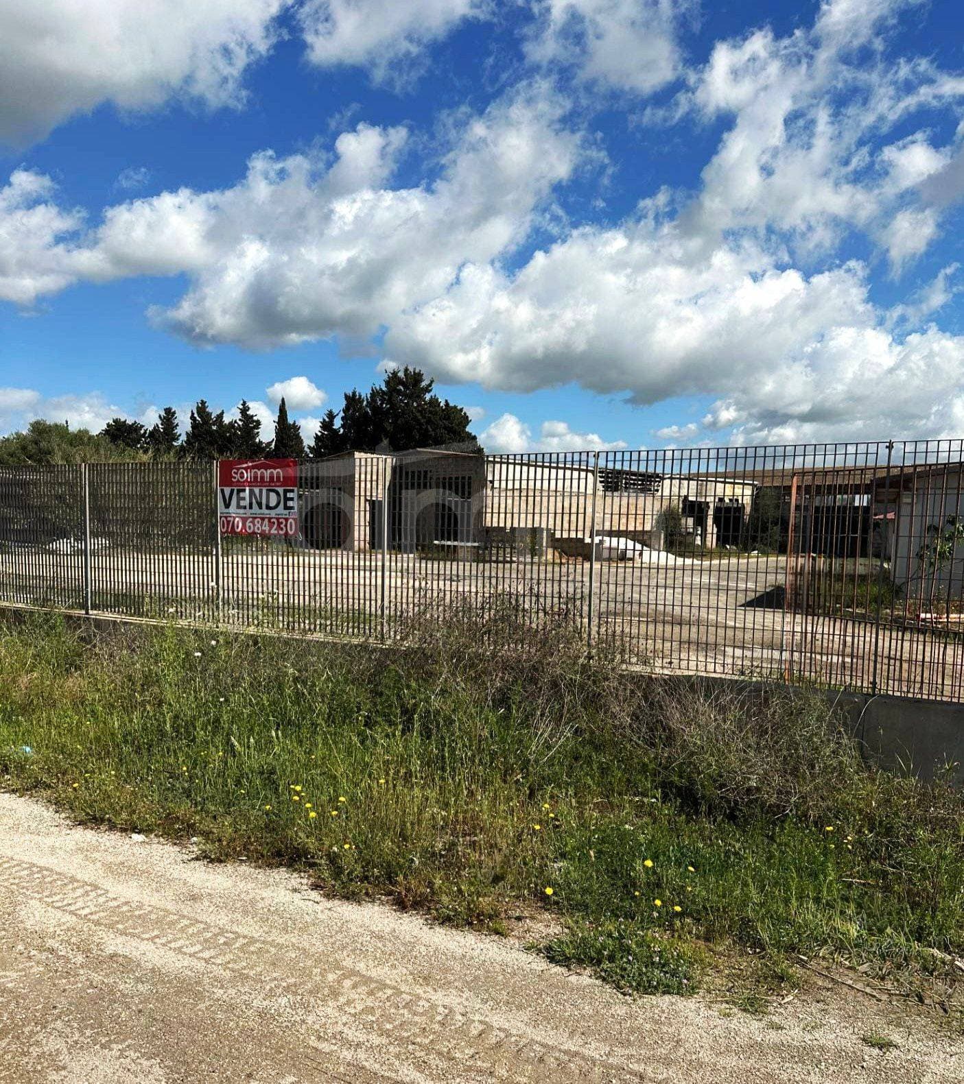 Capannone Commerciale a Elmas